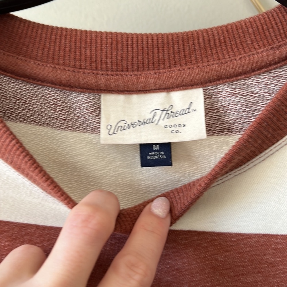 Universal Thread top - Picture 2 of 2